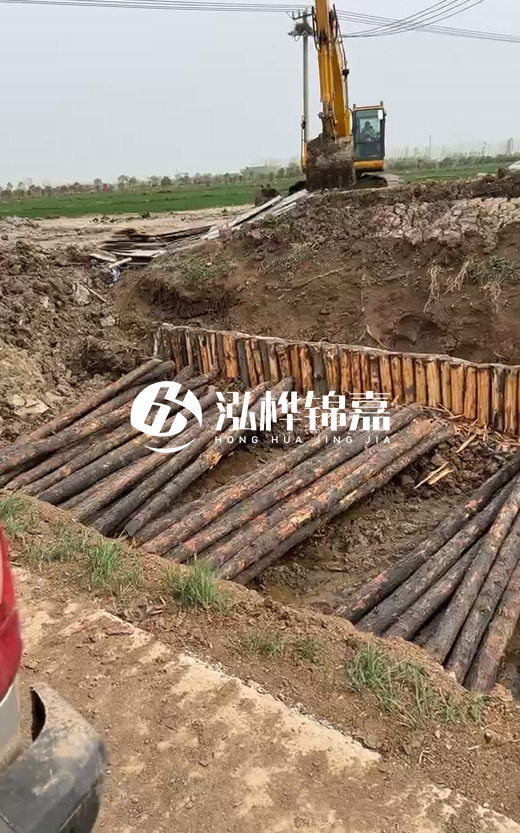 5米大頭16松木樁多少錢一根？按小頭報(bào)價(jià)貴還是大頭報(bào)價(jià)貴？